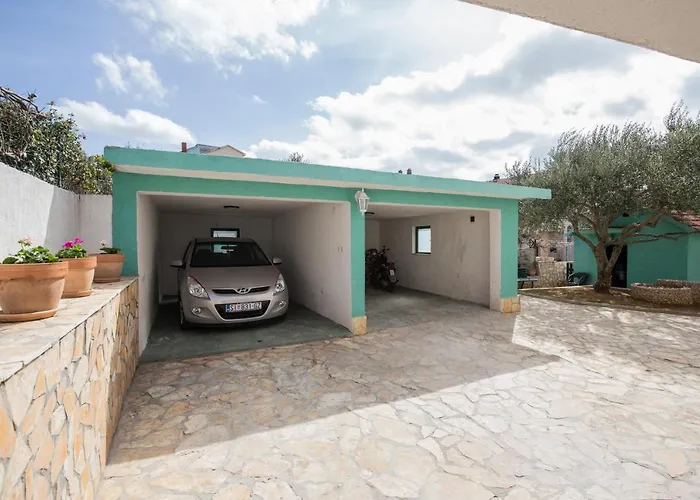 Kaja * Brodarica (Sibenik-Knin)